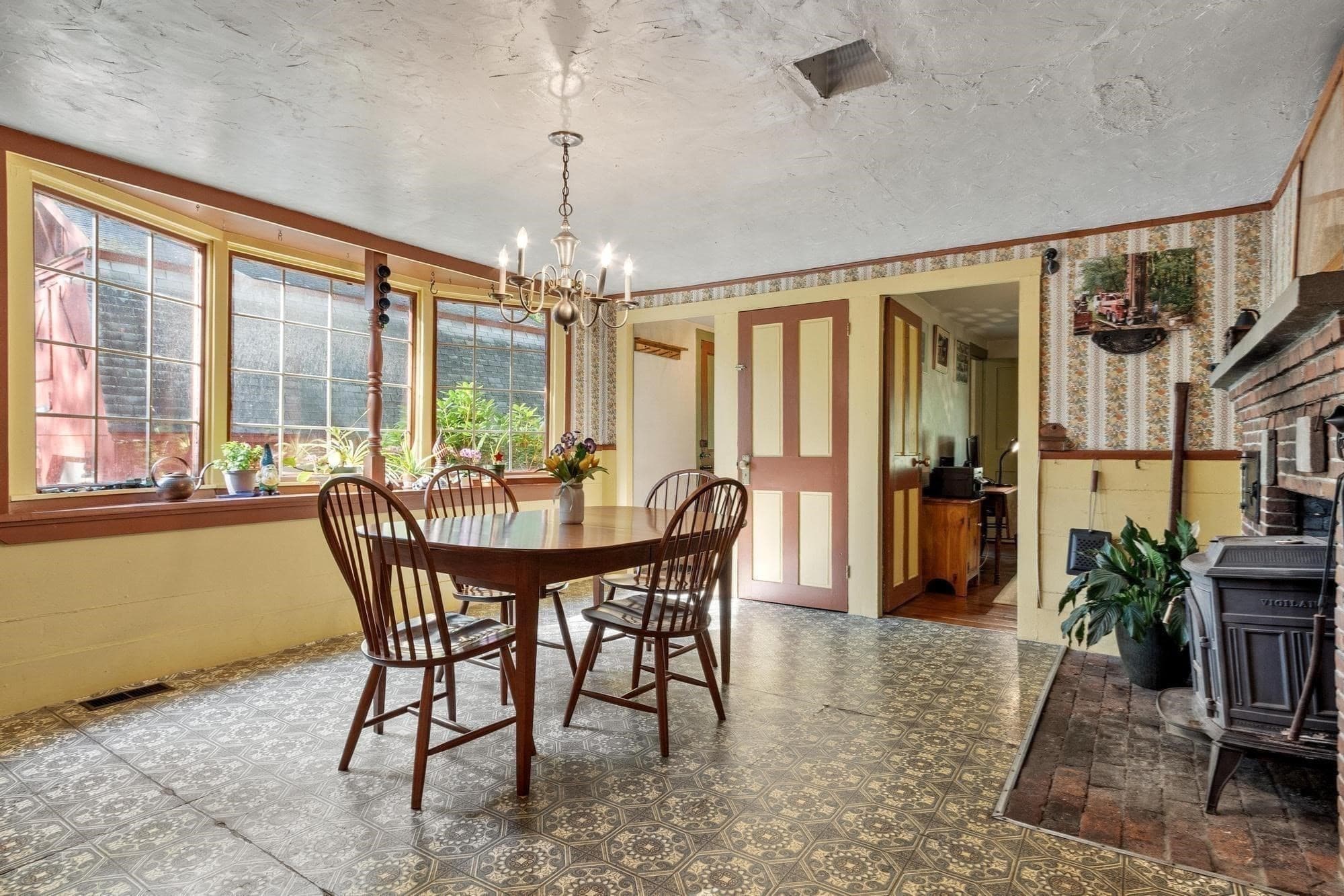Single Family Residence at 38 Laurelwood Rd, Sterling MA 01564, Sterling, photo 18 of 40