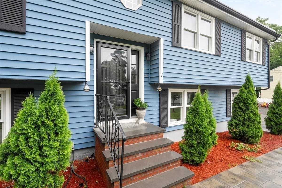 Single Family Residence at 7 Alyssum, Billerica MA 01821, photo 4 of 42