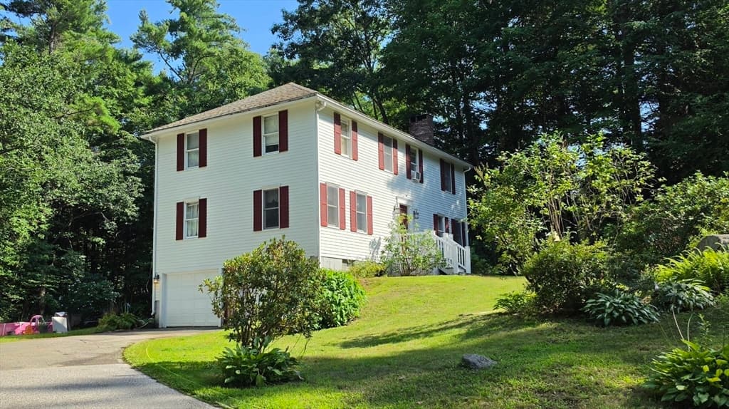 2 Greenleaf Dr, Exeter NH 03833