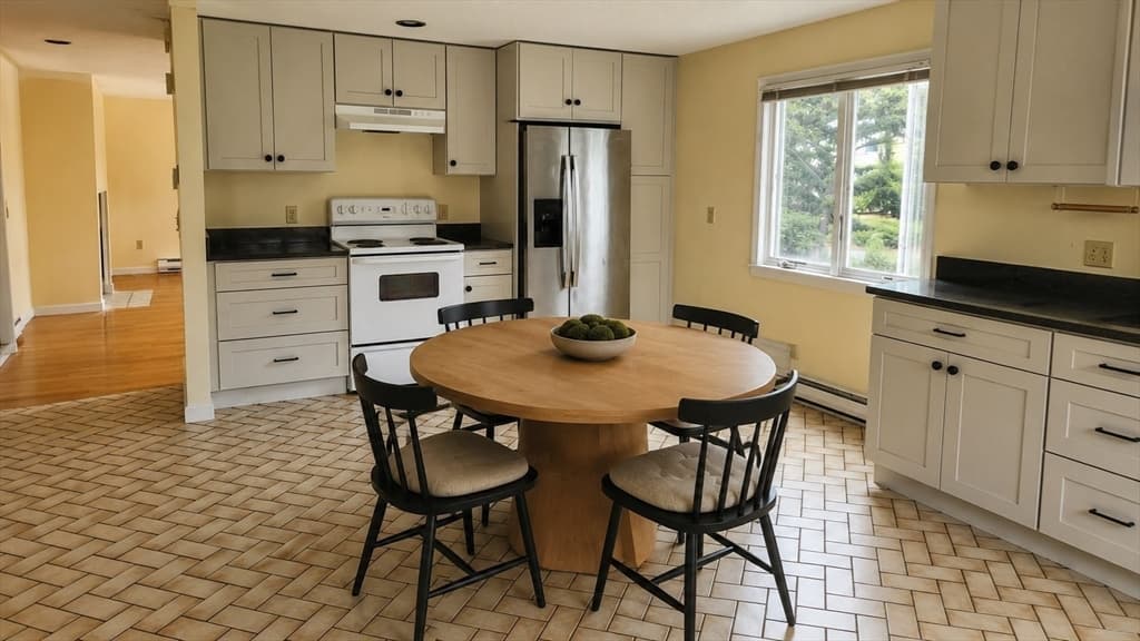 131 Whippoorwill Cir, Mashpee MA 02649 photo 4