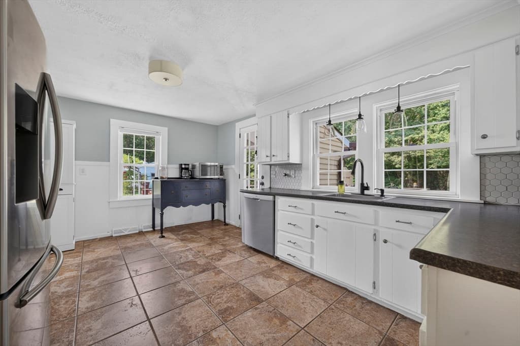 37 Acorn St, Middleboro MA 02346 photo 7