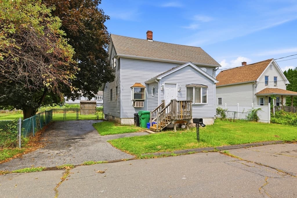 118 Blanchwood Ave, Chicopee MA 01013