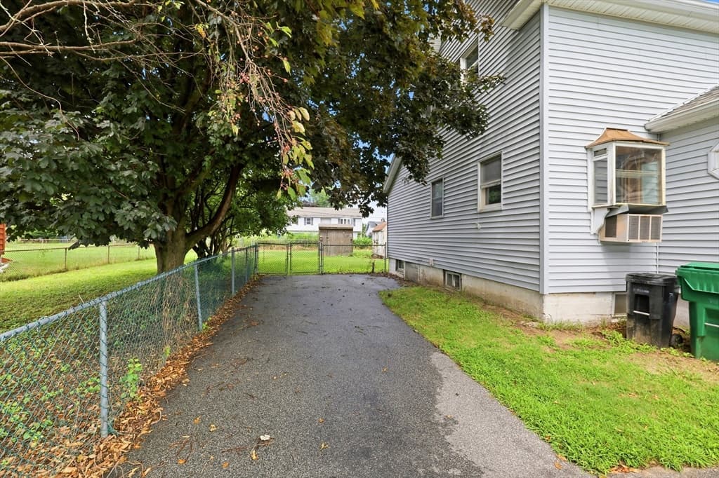 118 Blanchwood Ave, Chicopee MA 01013 photo 4