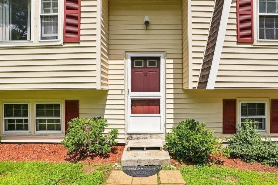 4 Picadilly St, Upton MA 01568 photo 3