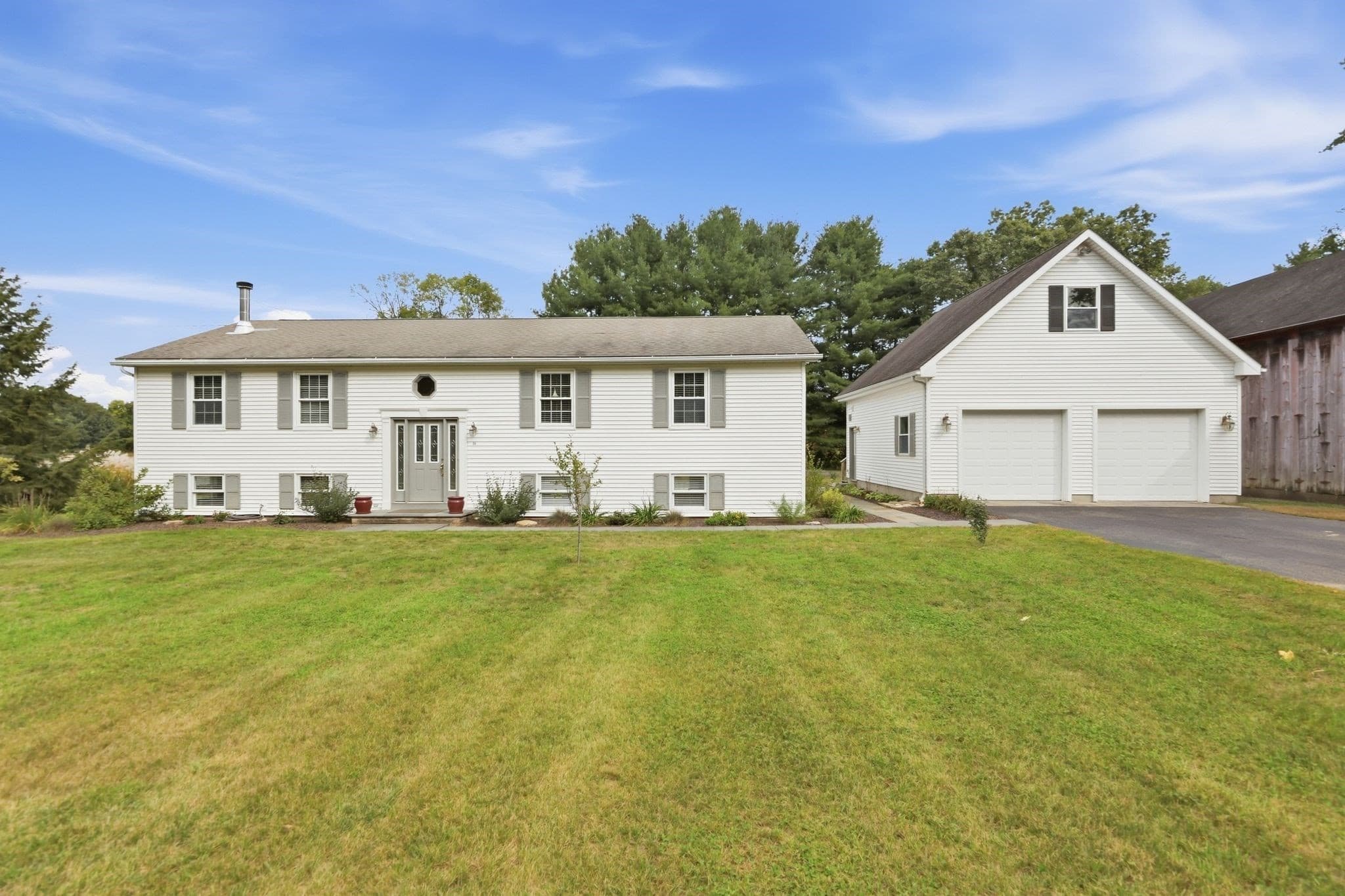 96 Straits Rd, Hatfield MA 01038
