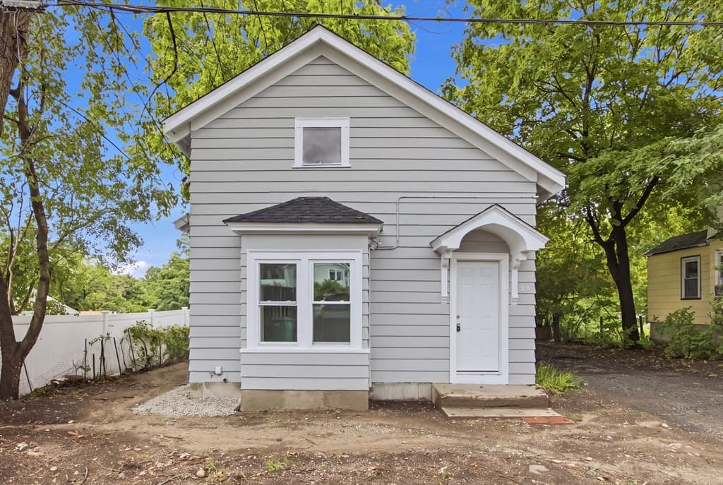 25 Redman Pl, Fitchburg MA 01420