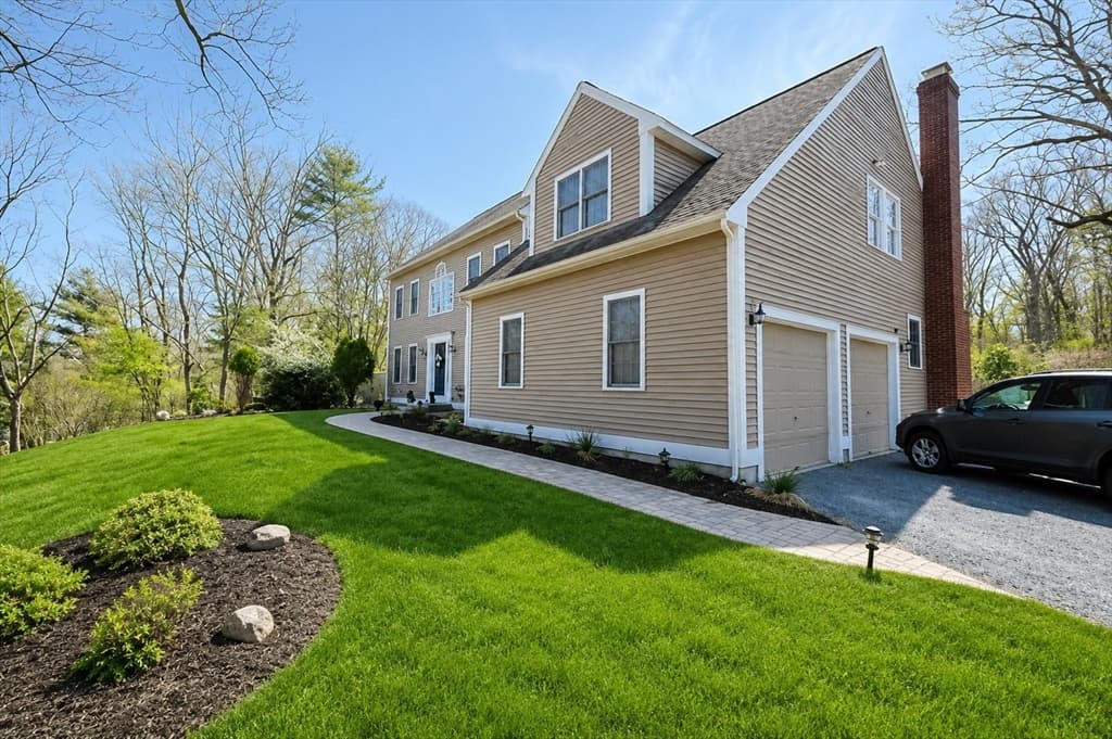 107 Mill St, Franklin MA 02038 photo 2