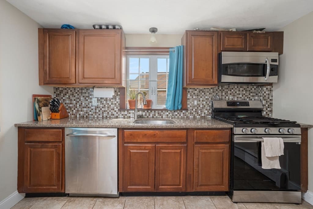 10 Sidney Ave, Swansea MA 02777 photo 12