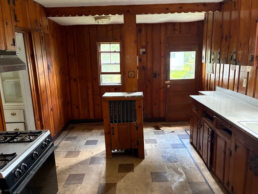 28 Samoset Rd, Newton MA 02468 photo 2
