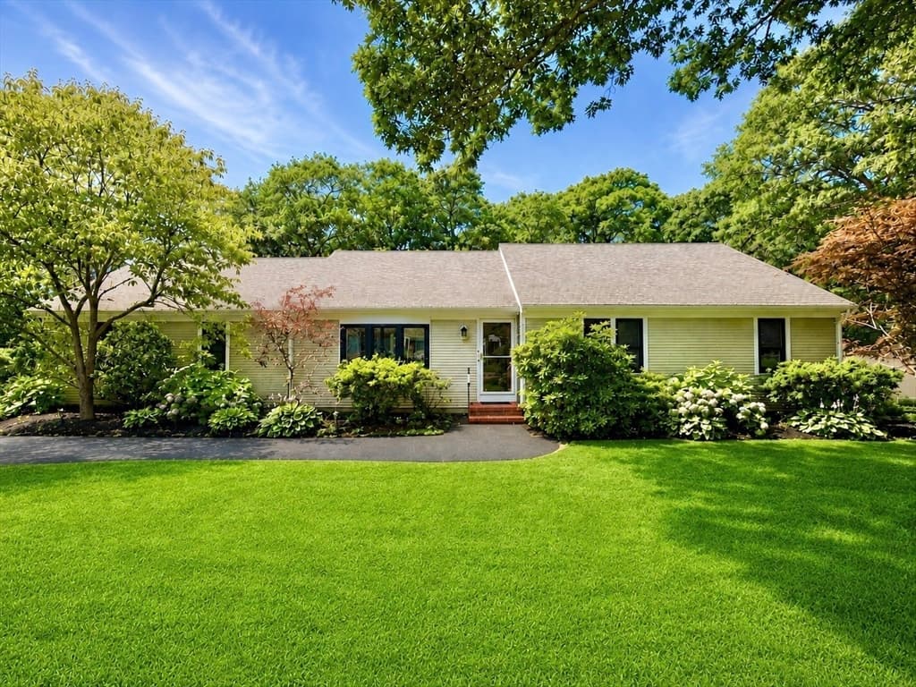 31 Childs St, Barnstable MA 02632