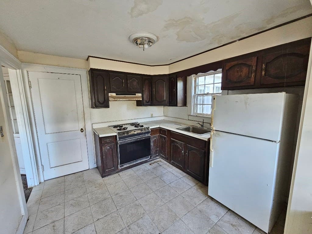 Single Family Residence at 204 Great Rd, Maynard MA 01754, Maynard, photo 7 of 20