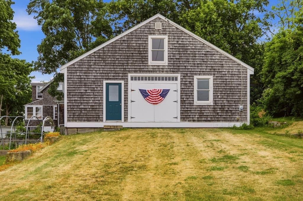 22 South Avenue, Tiverton RI 02878 photo 4