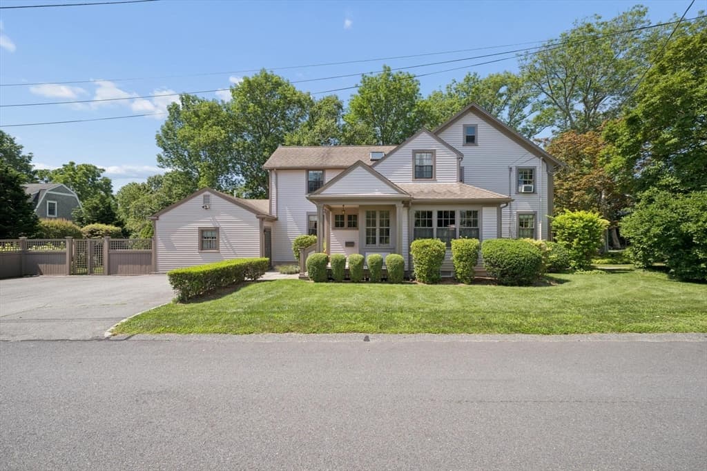 11 Prospect St, Dartmouth MA 02748