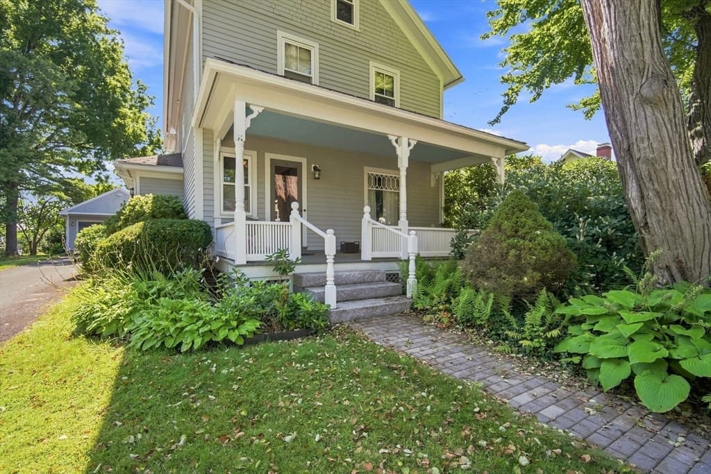41 Cottage St, Amherst MA 01002 photo 2