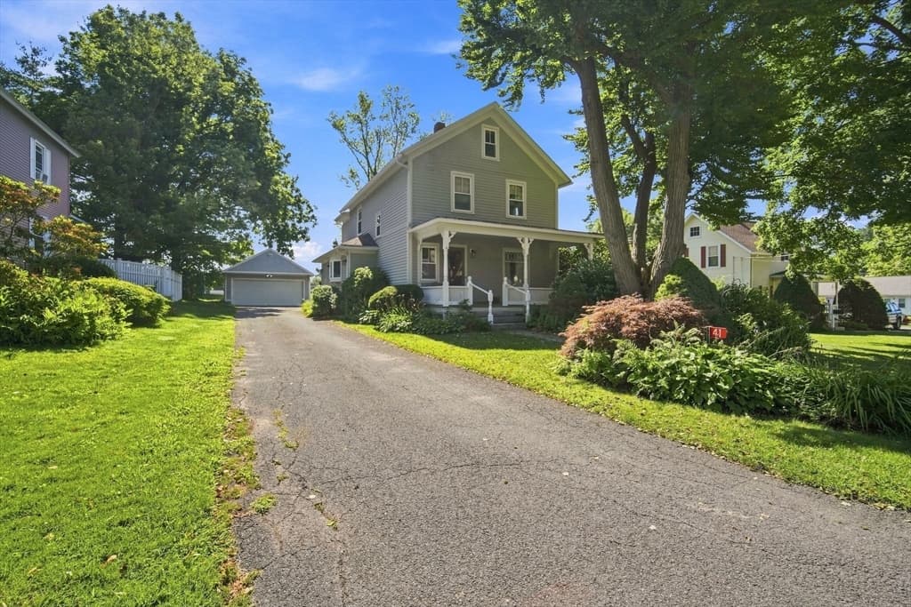 41 Cottage St, Amherst MA 01002