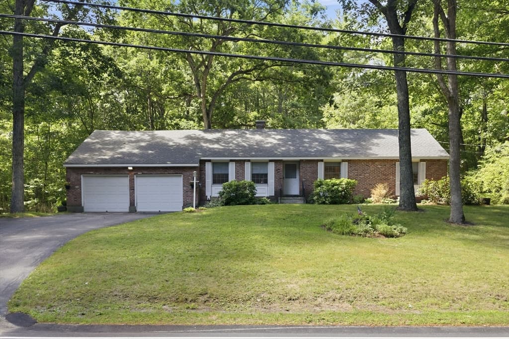 81 Warren Rd, Townsend MA 01469