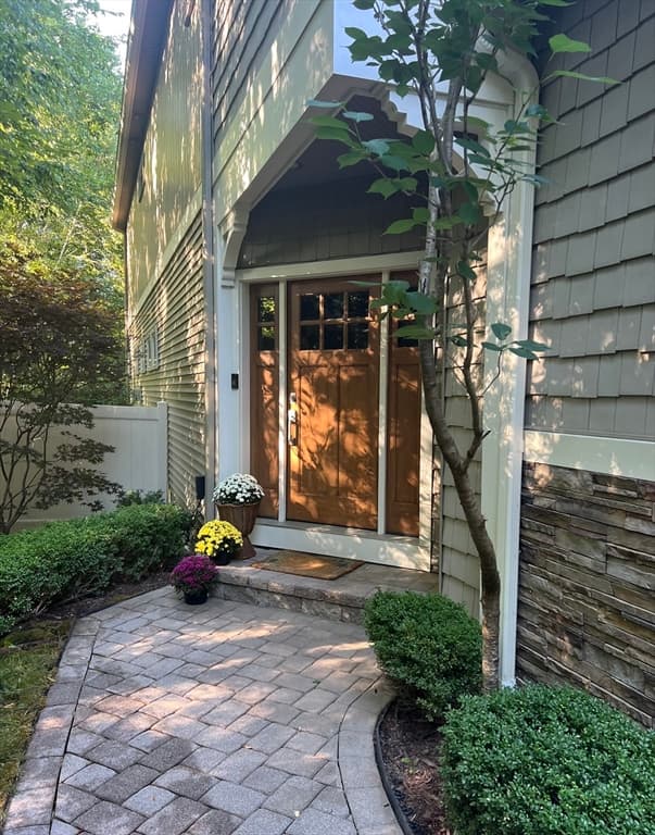 127 Boxwood Lane, Dover NH 03820 photo 2