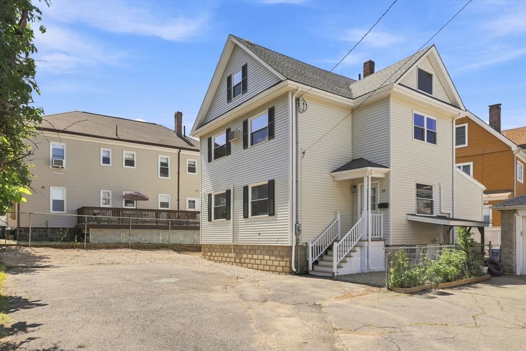 25 Leland St, Malden MA 02148 photo 2