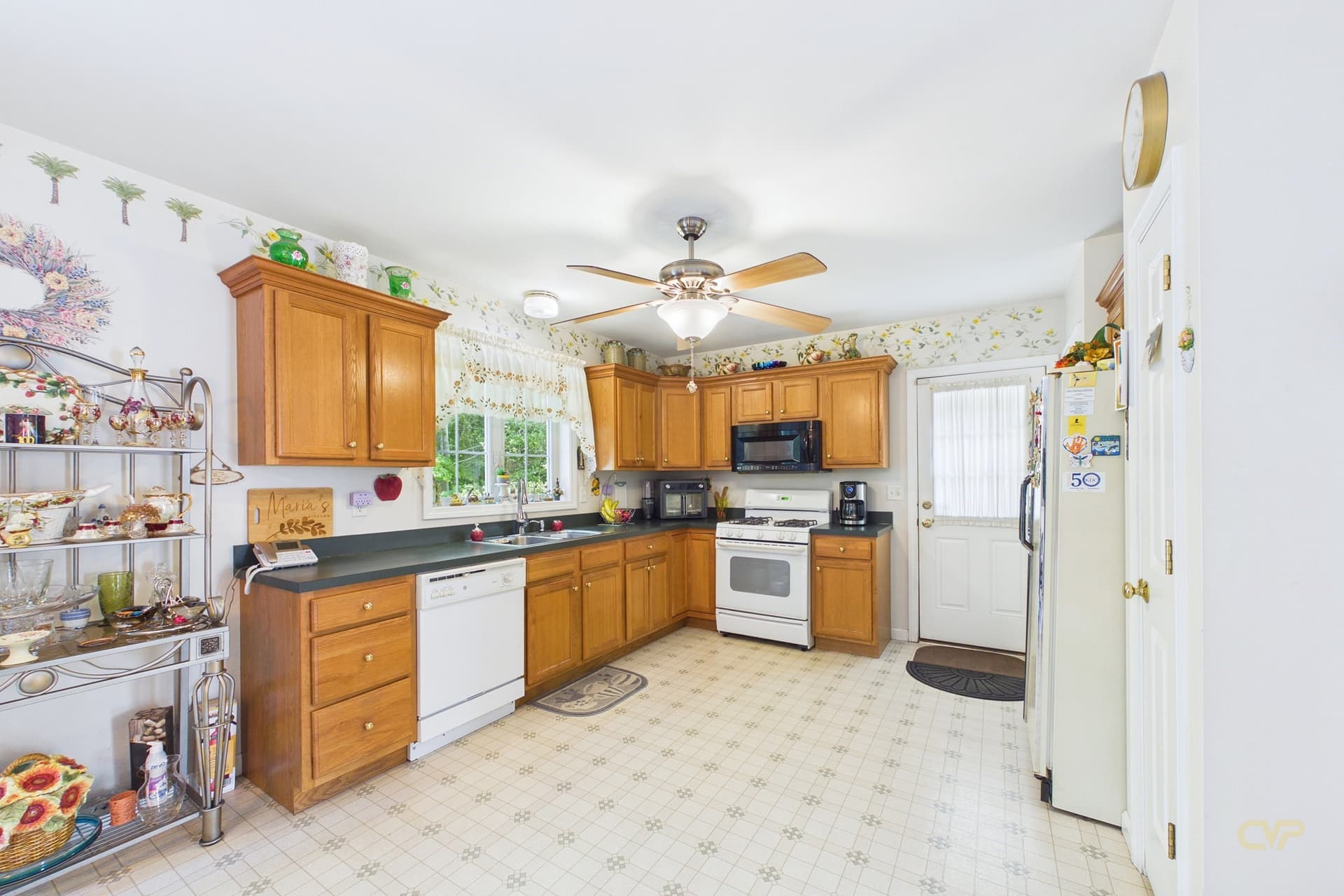 Single Family Residence at 76 Erin Ct., New Bedford MA 02745, photo 17 of 34