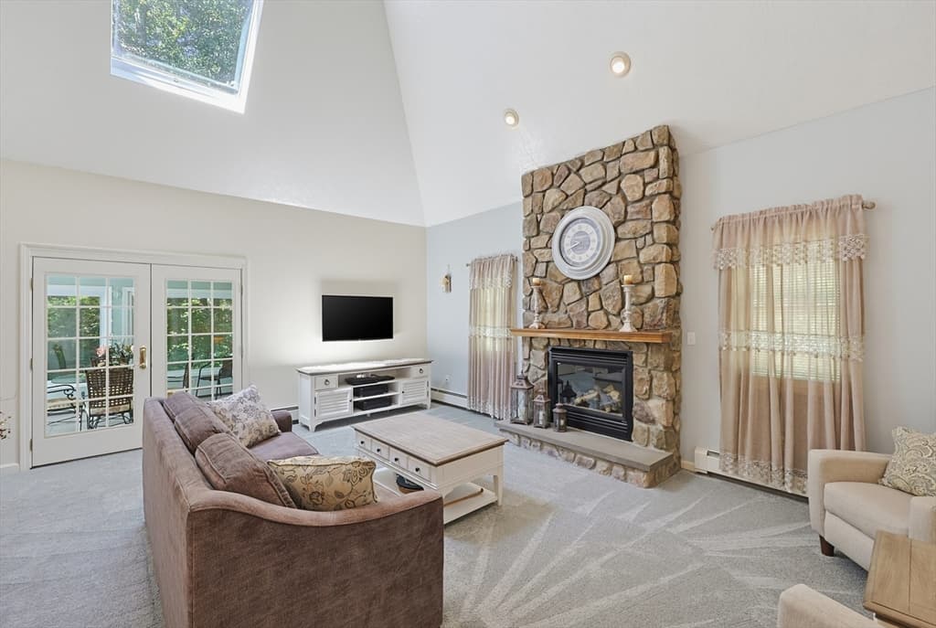 650 Crane Ave S, Taunton MA 02780 photo 10