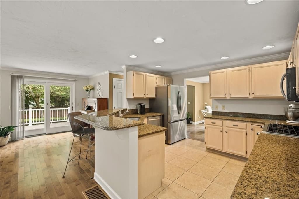100 W Lake Dr, Taunton MA 02780 photo 16