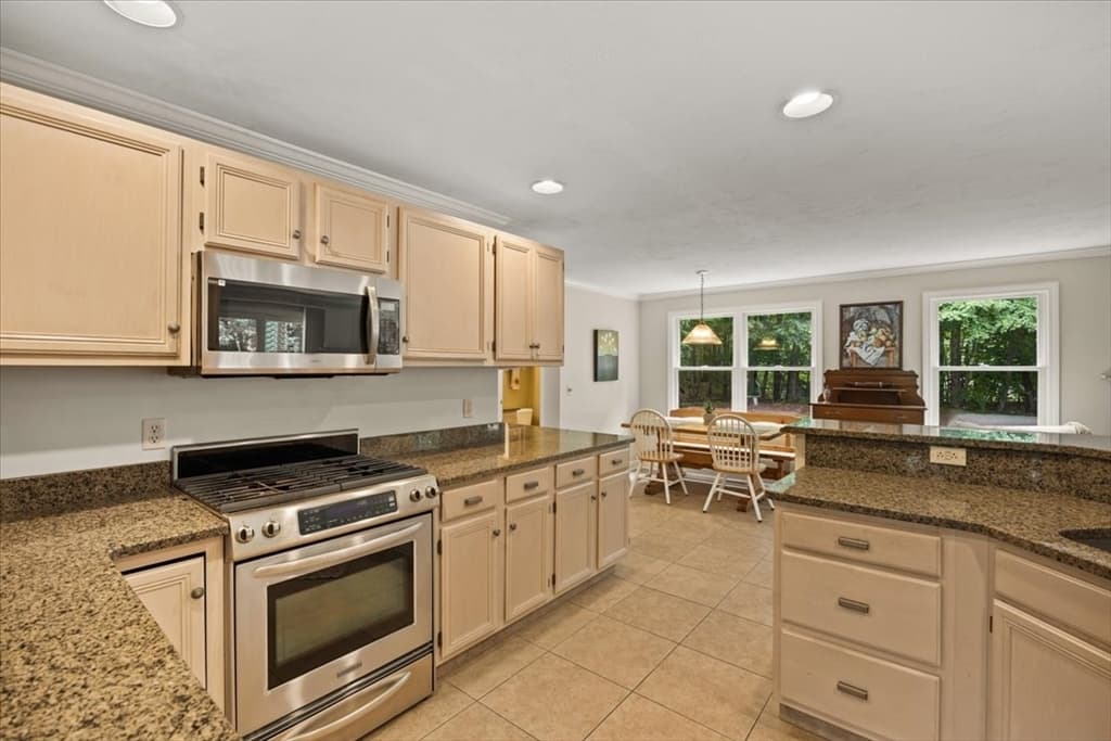 100 W Lake Dr, Taunton MA 02780 photo 14