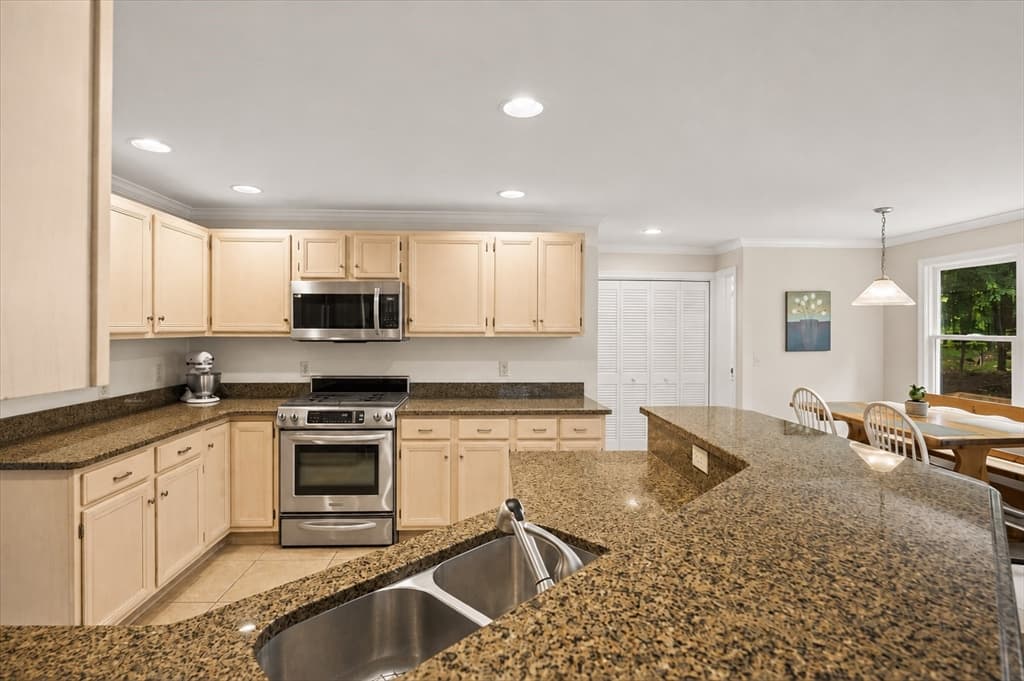 100 W Lake Dr, Taunton MA 02780 photo 18