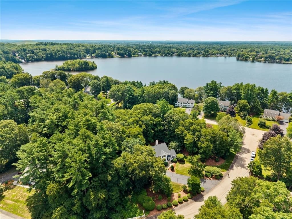 100 W Lake Dr, Taunton MA 02780 photo 8