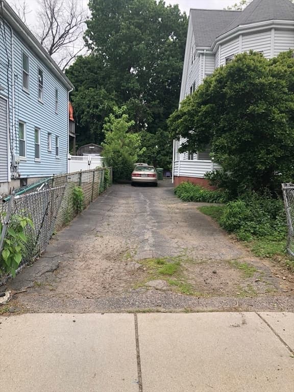 33 Melendy Ave, Watertown MA 02472 photo 3