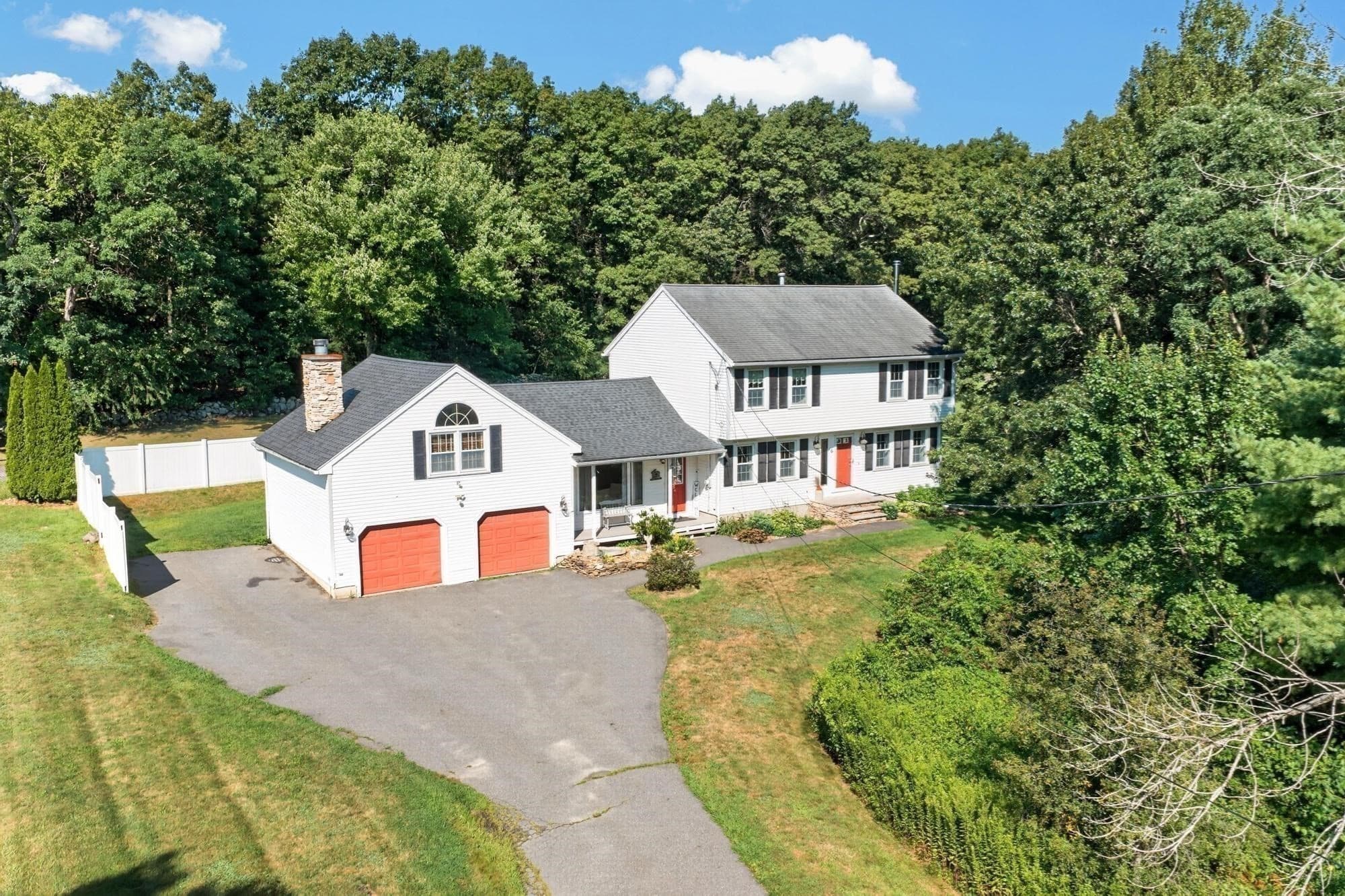 6 Paddock Lane, Dracut MA 01826