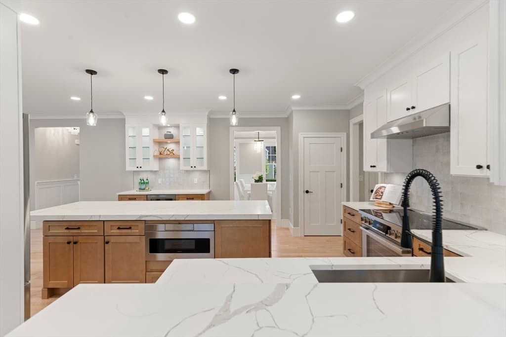 SIX Lane Avenue, Bedford MA 01730 photo 9