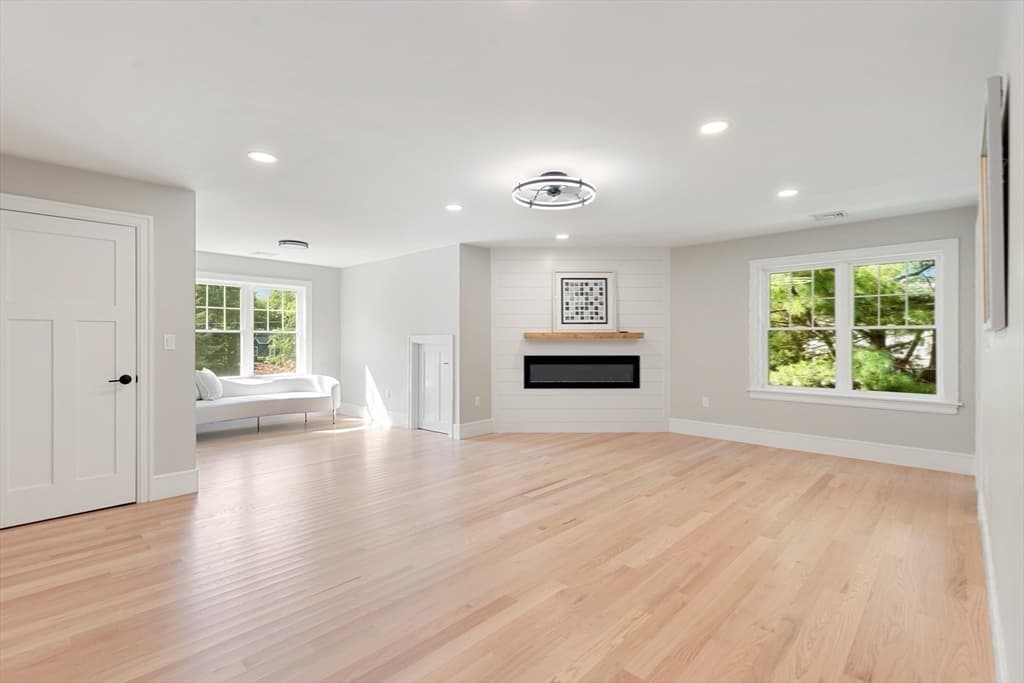 SIX Lane Avenue, Bedford MA 01730 photo 15