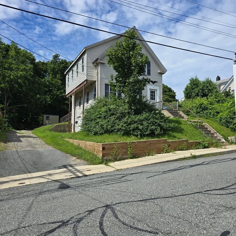 43 Mayflower St, Plymouth MA 02360