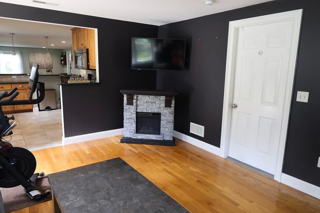 129 Burley St, Danvers MA 01923 photo 17