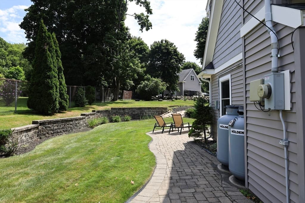 129 Burley St, Danvers MA 01923 photo 4