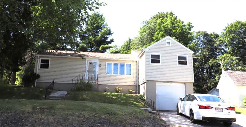 55 Franklin St, West Boylston MA 01583