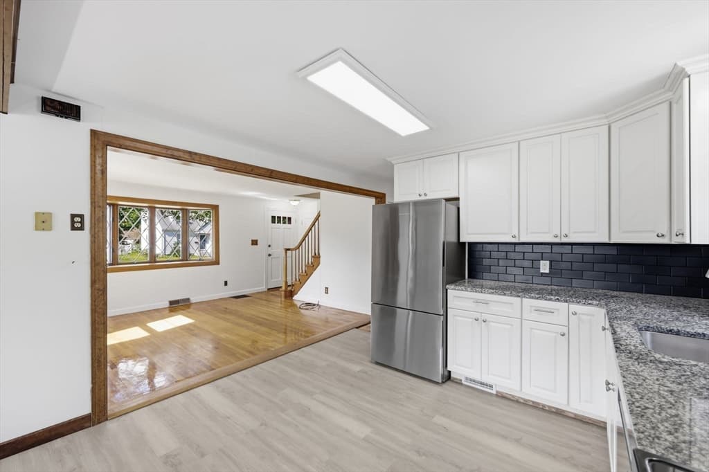22 Dartmouth St, South Hadley MA 01075 photo 6