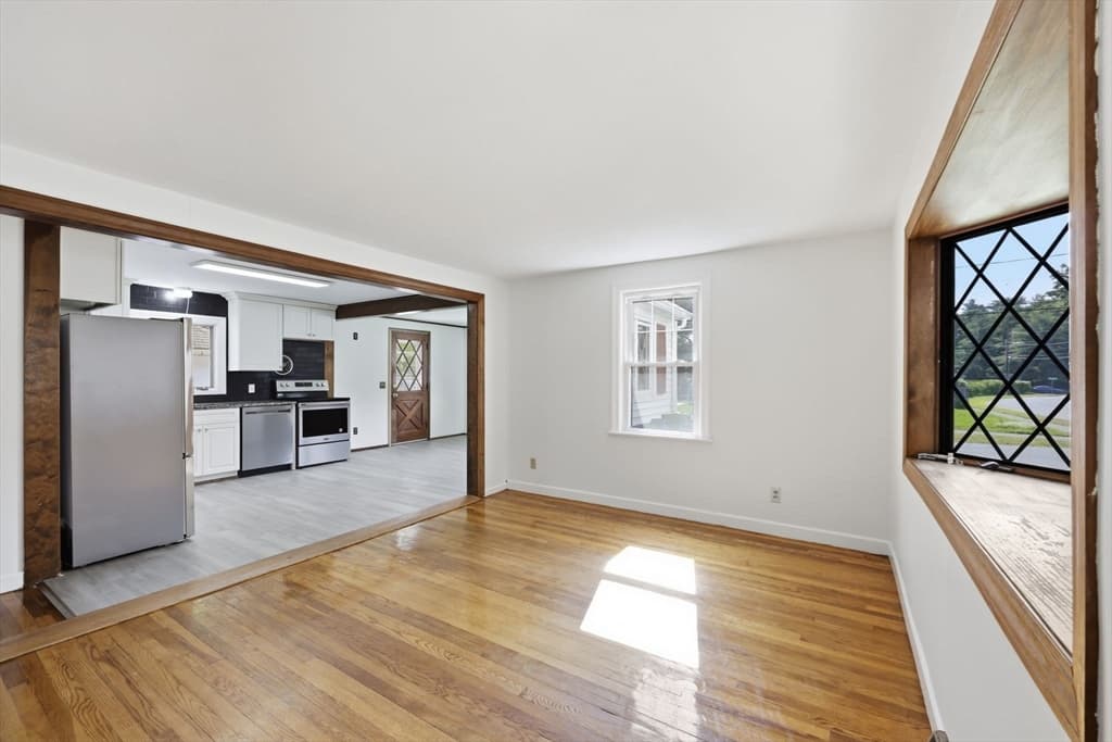 22 Dartmouth St, South Hadley MA 01075 photo 5
