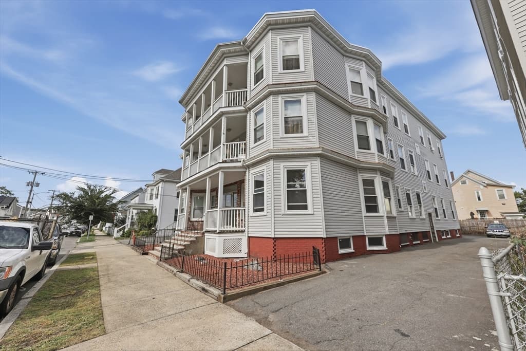 71 Harwood St, Lynn MA 01902 photo 2