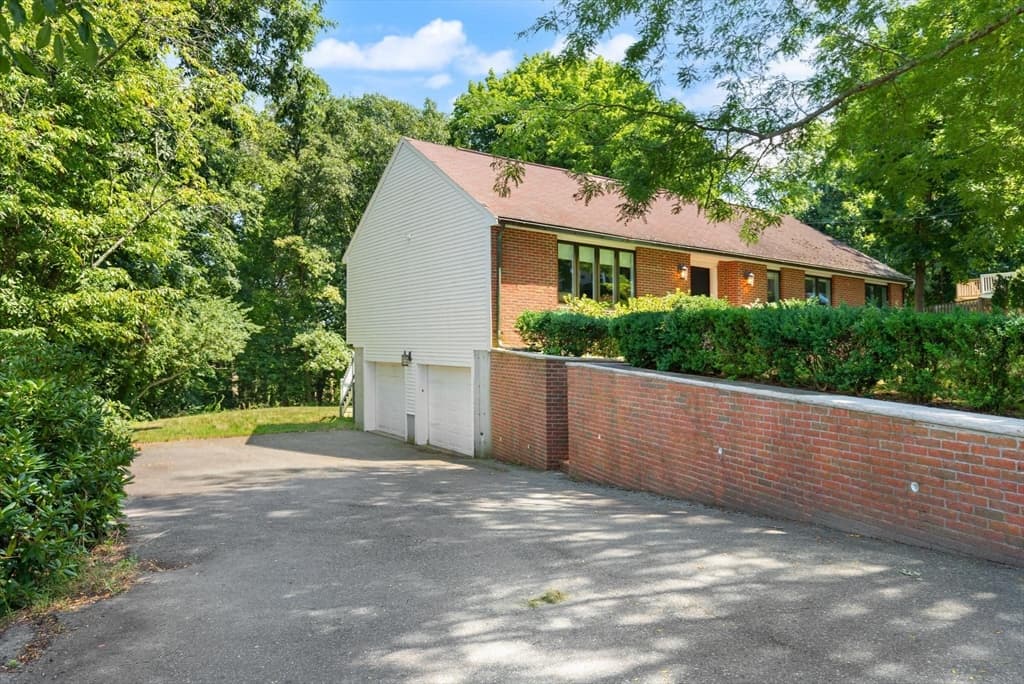 24 Minihans Ln, Quincy MA 02169 photo 3