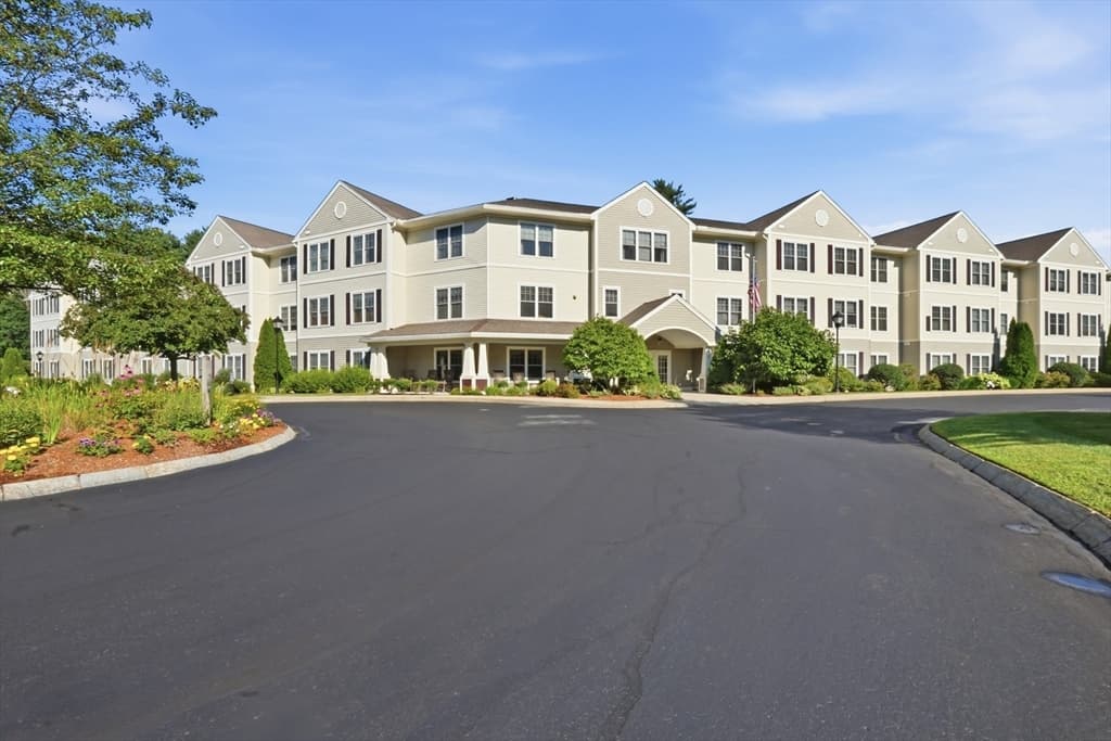 7 Crescent Way # 306, Sturbridge MA 01518