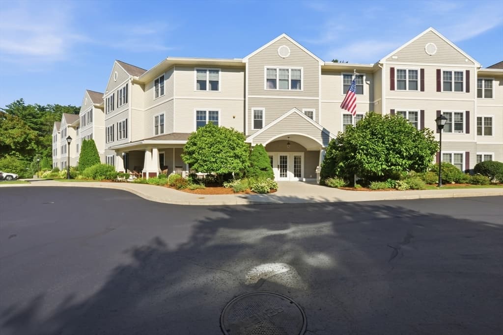 Condominium at 7 Crescent Way # 306, Sturbridge MA 01518, Sturbridge, photo 4 of 42