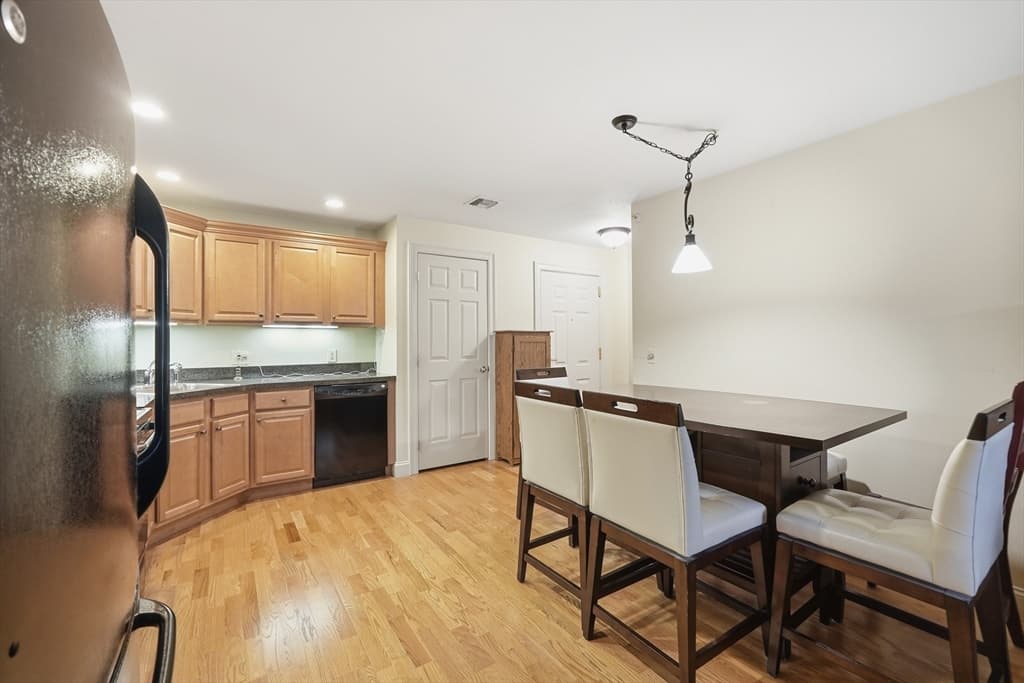 Condominium at 7 Crescent Way # 306, Sturbridge MA 01518, Sturbridge, photo 8 of 42
