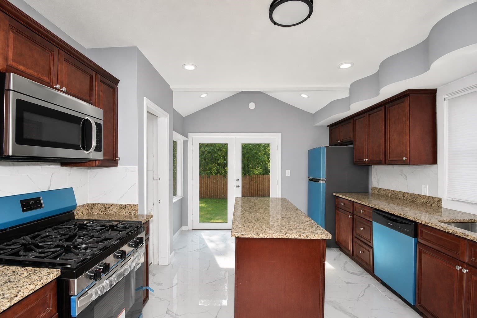 Single Family Residence at 119 Littleton St, Springfield MA 01104, Springfield, photo 6 of 24