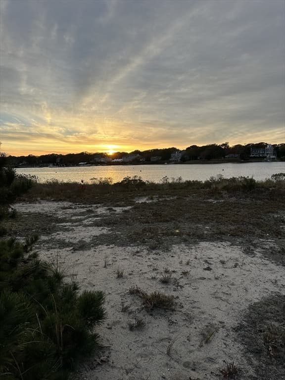 44 Commodore Ln, Falmouth MA 02536