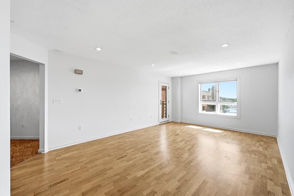 Condominium at 165 Cottage # 701, Chelsea MA 01250, Chelsea, photo 2 of 37