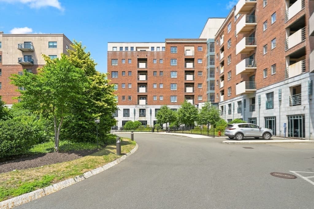 Condominium at 165 Cottage # 701, Chelsea MA 01250, Chelsea, photo 32 of 37