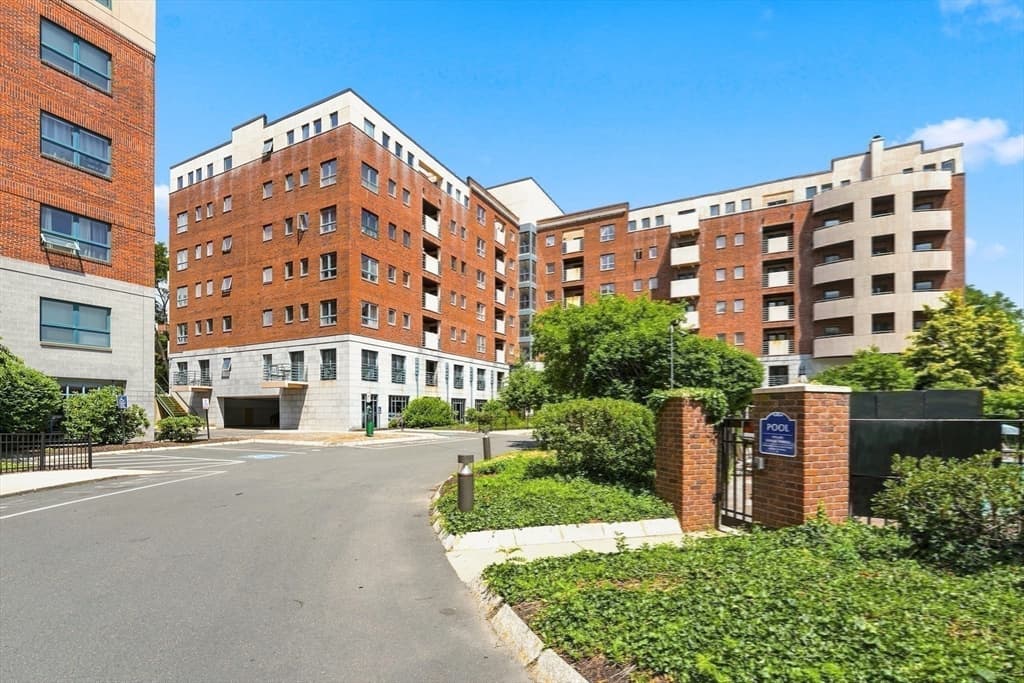 Condominium at 165 Cottage # 701, Chelsea MA 01250, Chelsea, photo 34 of 37