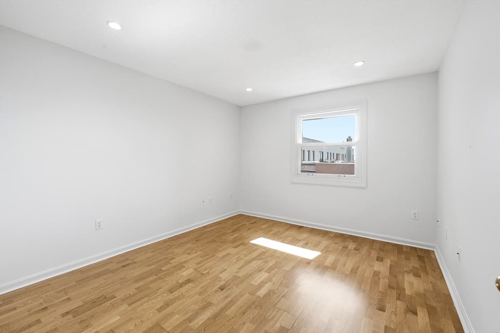 Condominium at 165 Cottage # 701, Chelsea MA 01250, Chelsea, photo 18 of 37