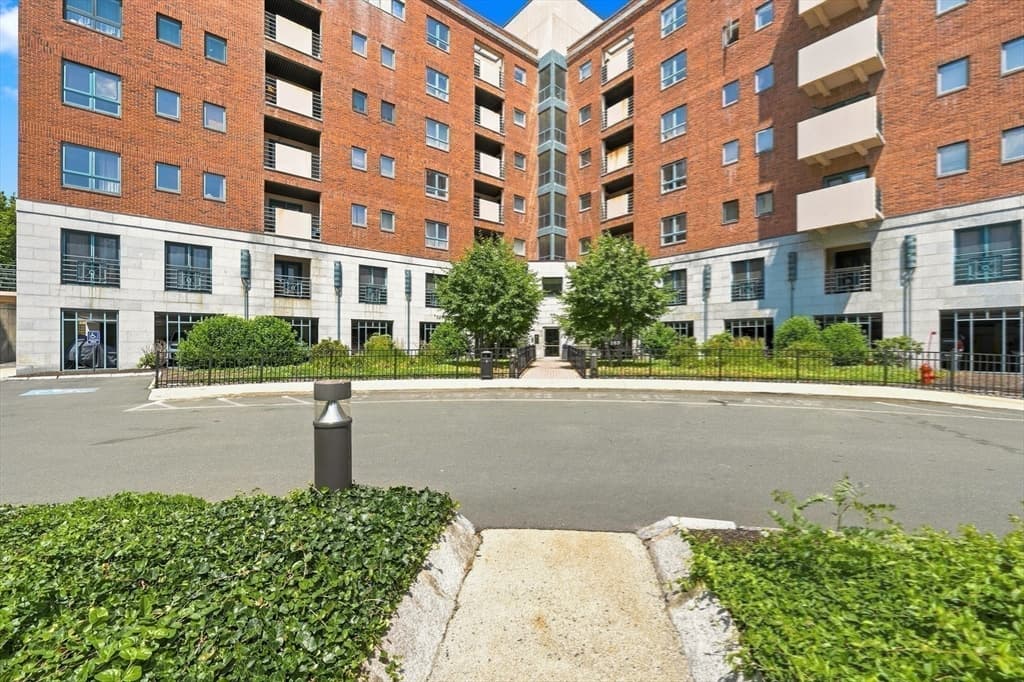 Condominium at 165 Cottage # 701, Chelsea MA 01250, Chelsea, photo 35 of 37